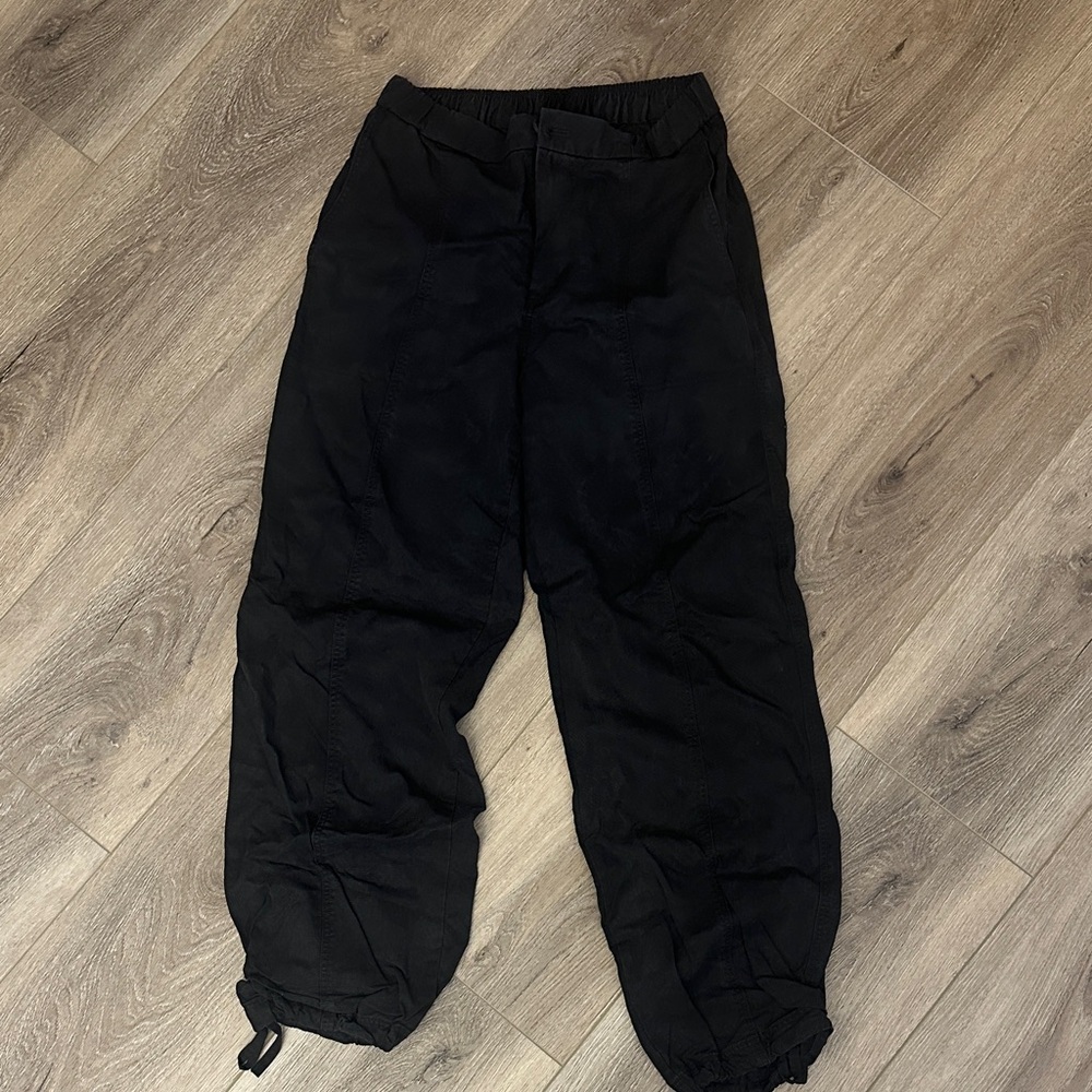 VUORI ADJUSTABLE CINCHED BOTTOM PANTS